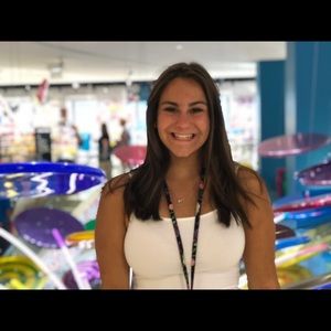 Meet your Posher, Alexandra